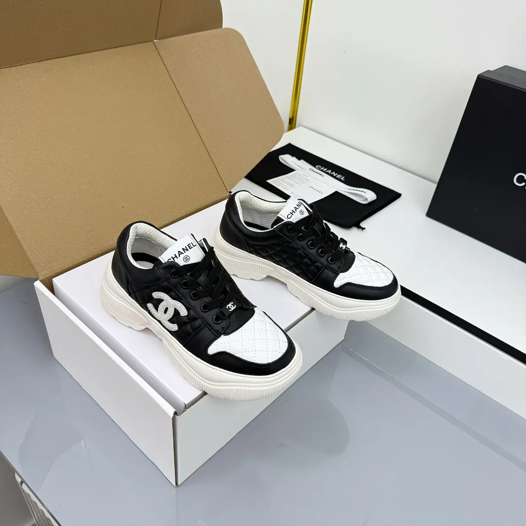 👟👟Ex-factory price 620👟👟 Chanel bread shoes ~ original calfskin panda shoes Chanel 25C latest hot style panda black and white sports shoes casual sneakers Xiaoxiang hot item classic black and white panda color coco girls must pay Fabric: original custom mixed sheepskin lining: original imported breathable mesh lining outsole: Original molded rubber + TPU combination Size: Women's 35-41